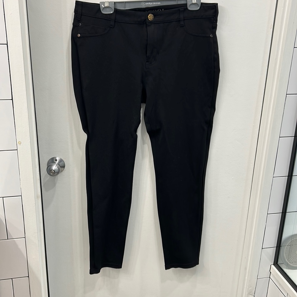 Liverpool Madonna Leggings. Black